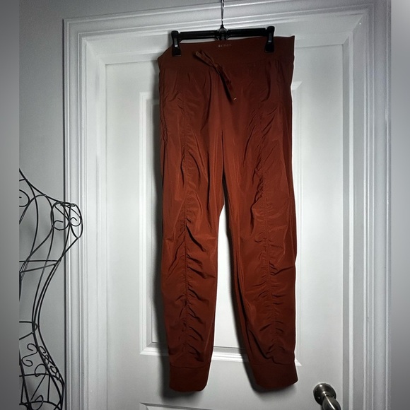Athleta Attitude Mid Rise Jogger pants-Ancient Mohogany - Picture 3 of 4